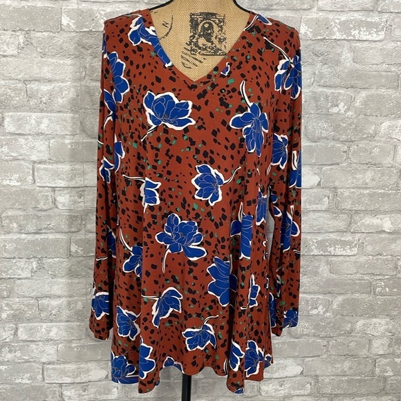 LOGO by Lori Goldstein Blue Floral Top - Picture 1 of 7